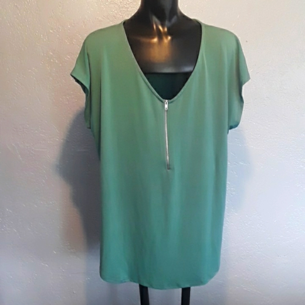 Green envelope extra large Ray on top